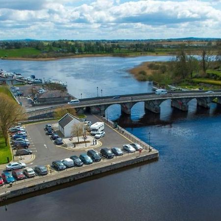 24 Beds In Carrick On Shannon Exterior photo